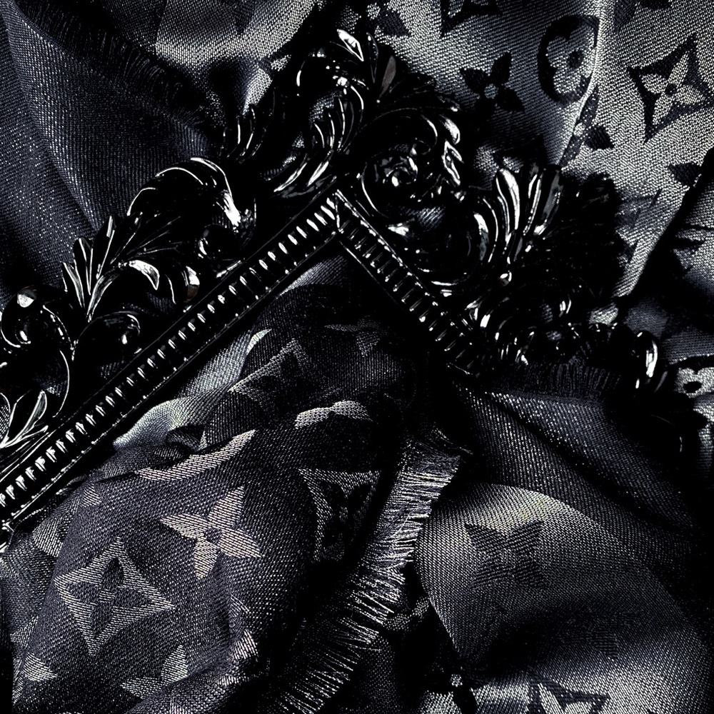 Louis Vuitton Shine 2-sided shawl/scarf